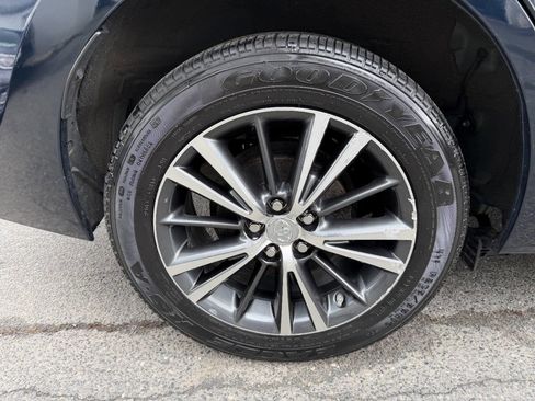 Used 2018 Toyota Corolla LE w/ LE Premium Package w/Moonroof image 13