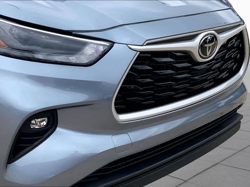 Used 2024 Toyota Highlander XLE AWD/4WD image 29