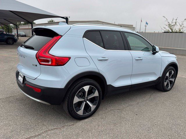 Used 2024 Volvo XC40 B5 Plus AWD/4WD image 6