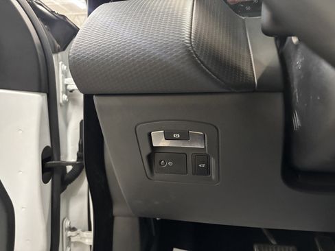 Used 2020 Land Rover Range Rover Velar R-Dynamic S image 18