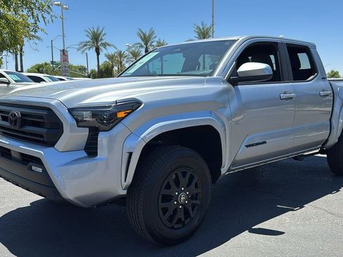 Used 2025 Toyota Tacoma SR5 image 3