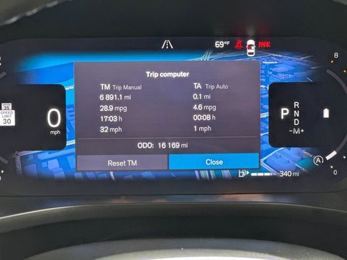 Certified 2025 Volvo XC60 B5 Plus AWD/4WD image 27