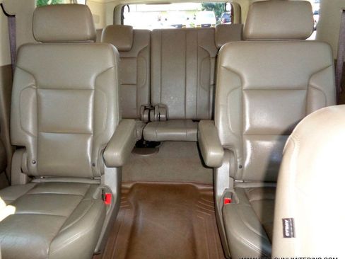 Used 2019 Chevrolet Suburban LT AWD/4WD image 19