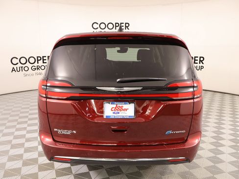 Used 2023 Chrysler Pacifica Touring-L image 21