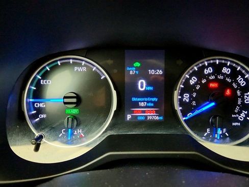Used 2021 Toyota RAV4 LE AWD/4WD image 14