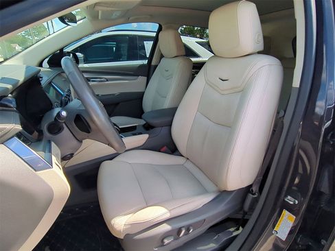 Certified 2018 Cadillac XT5 Luxury w/ Driver Awareness Package image 11