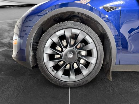 Used 2024 Tesla Model Y Long Range AWD/4WD image 28