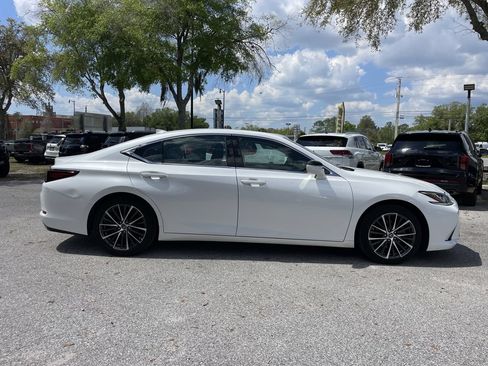 Used 2023 Lexus ES 350 w/ Premium Package FWD image 2