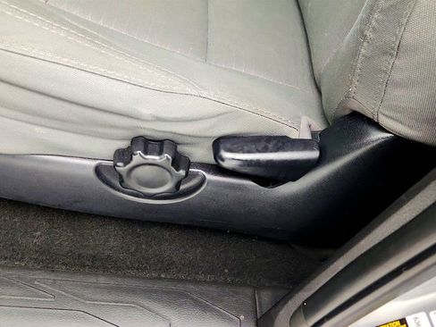 Used 2018 Toyota Tacoma SR5 RWD image 11