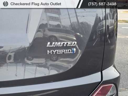 Used 2017 Toyota RAV4 Limited image 18