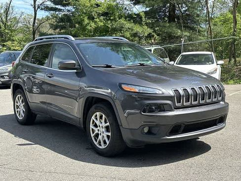 Used 2016 Jeep Cherokee Latitude w/ Cold Weather Group AWD/4WD image 20