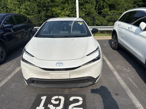 Used 2024 Toyota Prius LE FWD image 2