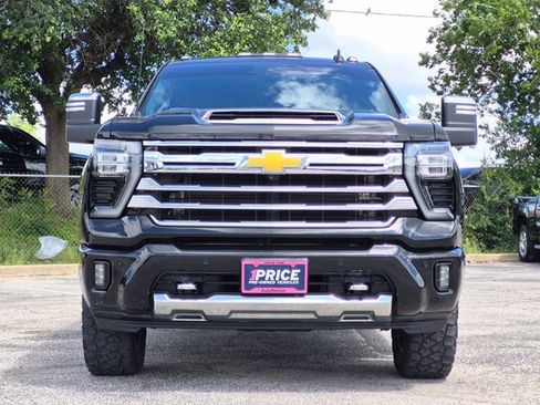 Used 2024 Chevrolet Silverado 3500 High Country w/ Technology Package AWD/4WD image 2