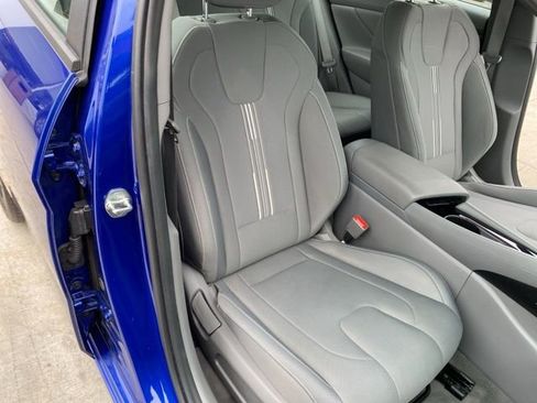 Used 2023 Hyundai Elantra SEL w/ Convenience Package image 30