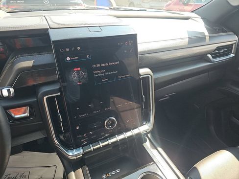 Used 2025 GMC Yukon Elevation AWD/4WD image 3