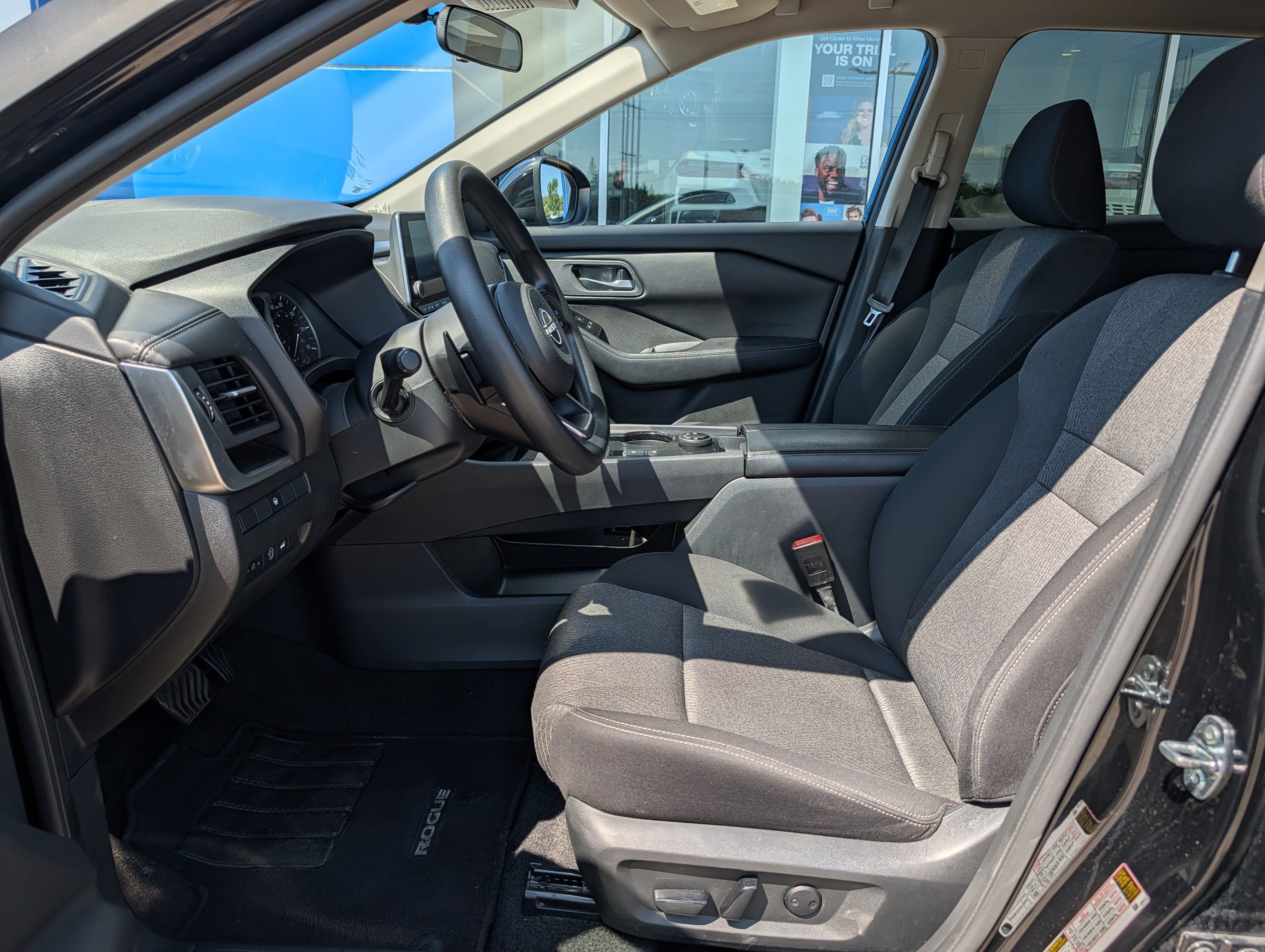 Used 2024 Nissan Rogue SV AWD/4WD image 8