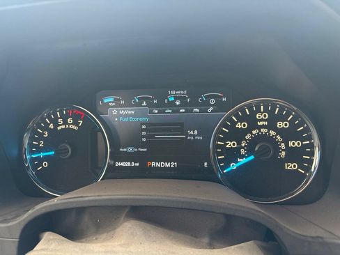 Used 2017 Ford F150 Platinum w/ Equipment Group 701A Luxury AWD/4WD image 11