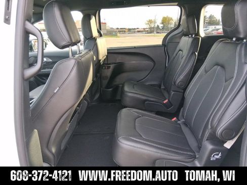 New 2026 Chrysler Pacifica Select FWD image 17