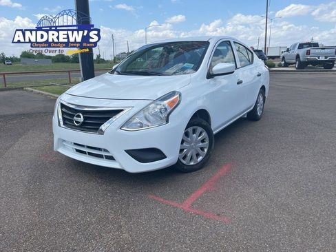 Used 2018 Nissan Versa S Plus FWD image 1