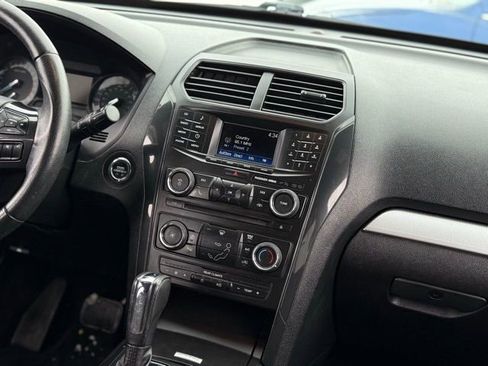 Used 2017 Ford Explorer XLT image 21
