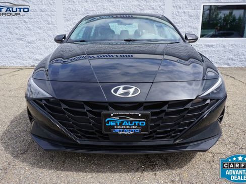 Used 2023 Hyundai Elantra SEL w/ Convenience Package FWD image 2