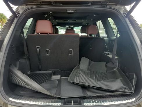 Used 2025 Kia Telluride SX FWD image 9