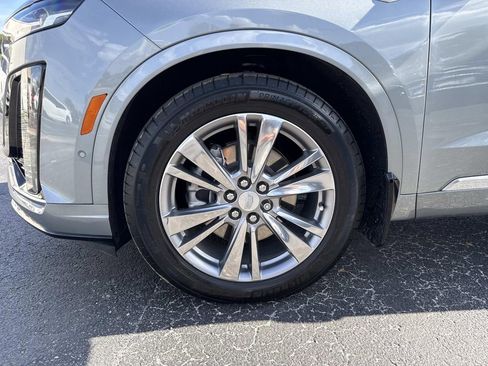 Used 2023 Cadillac XT6 Premium Luxury w/ Technology Package FWD image 10
