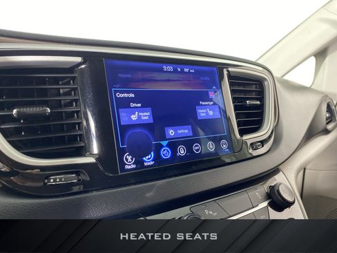 Used 2017 Chrysler Pacifica Touring-L w/ Tire & Wheel Group FWD image 5