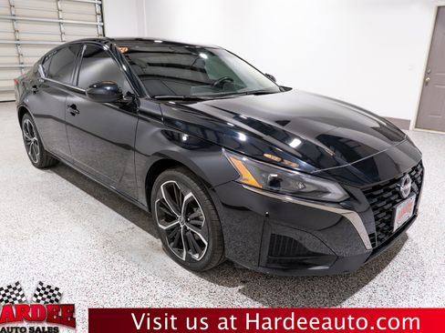 Used 2024 Nissan Altima 2.5 SR AWD/4WD image 6