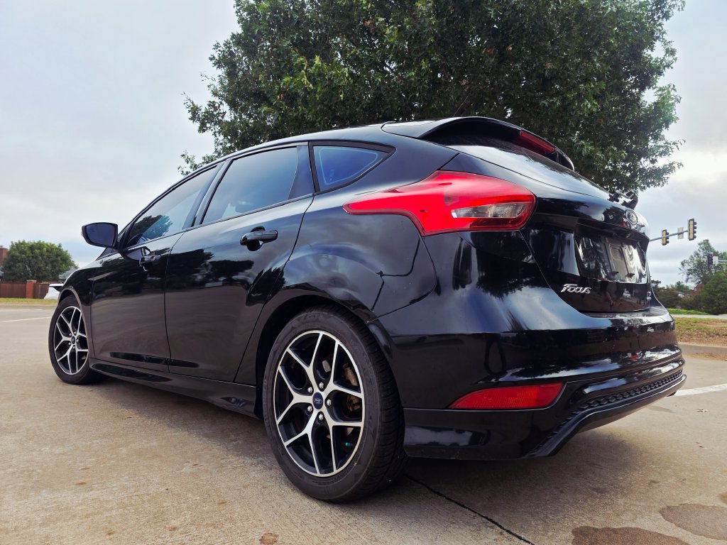 Used 2015 Ford Focus SE w/ SE Sport Package FWD image 11