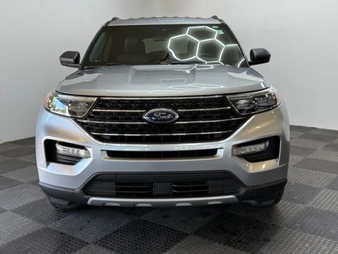 Used 2020 Ford Explorer XLT w/ Equipment Group 202A AWD/4WD image 4