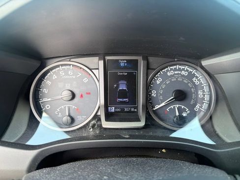 Used 2016 Toyota Tacoma TRD Sport w/ Towing Package AWD/4WD image 8