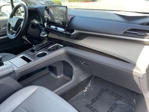 Certified 2023 Toyota Sienna XLE w/ XLE Plus Package FWD image 17