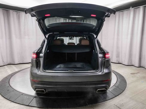 Used 2020 Porsche Cayenne image 27