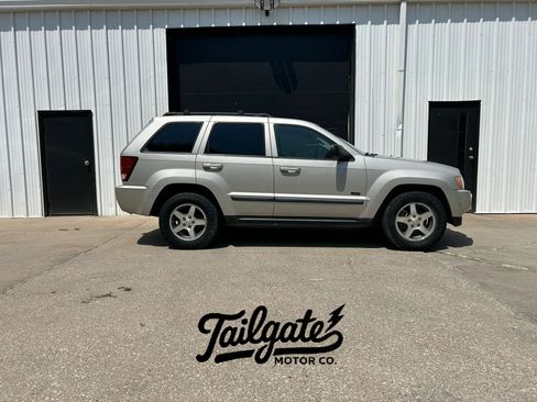Used 2007 Jeep Grand Cherokee Laredo AWD/4WD image 1