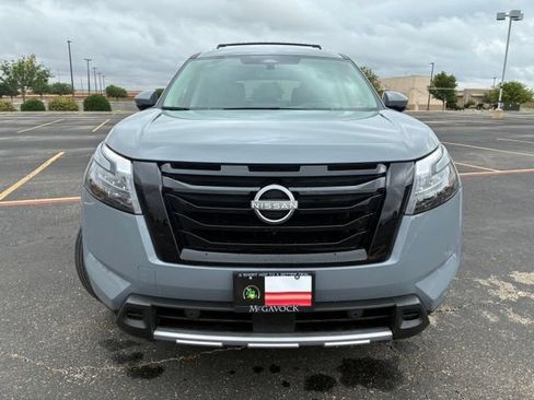Certified 2025 Nissan Pathfinder Platinum w/ Black Appearance Package FWD image 9