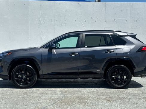 Used 2022 Toyota RAV4 SE w/ Convenience Package AWD/4WD image 6