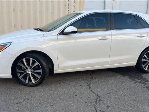 Used 2018 Hyundai Elantra GT FWD image 4