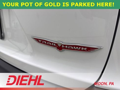 Used 2019 Jeep Cherokee Trailhawk image 8