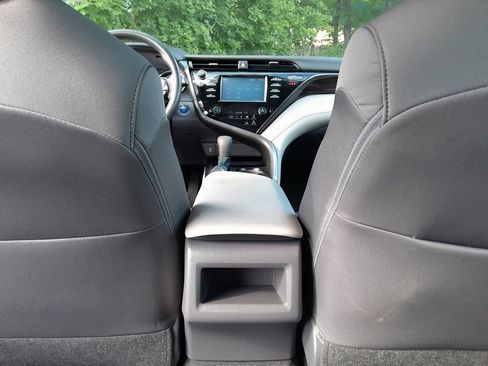 Used 2019 Toyota Camry LE FWD image 33