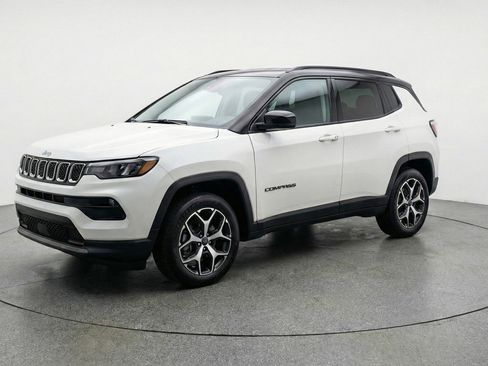 Used 2025 Jeep Compass Limited AWD/4WD image 3