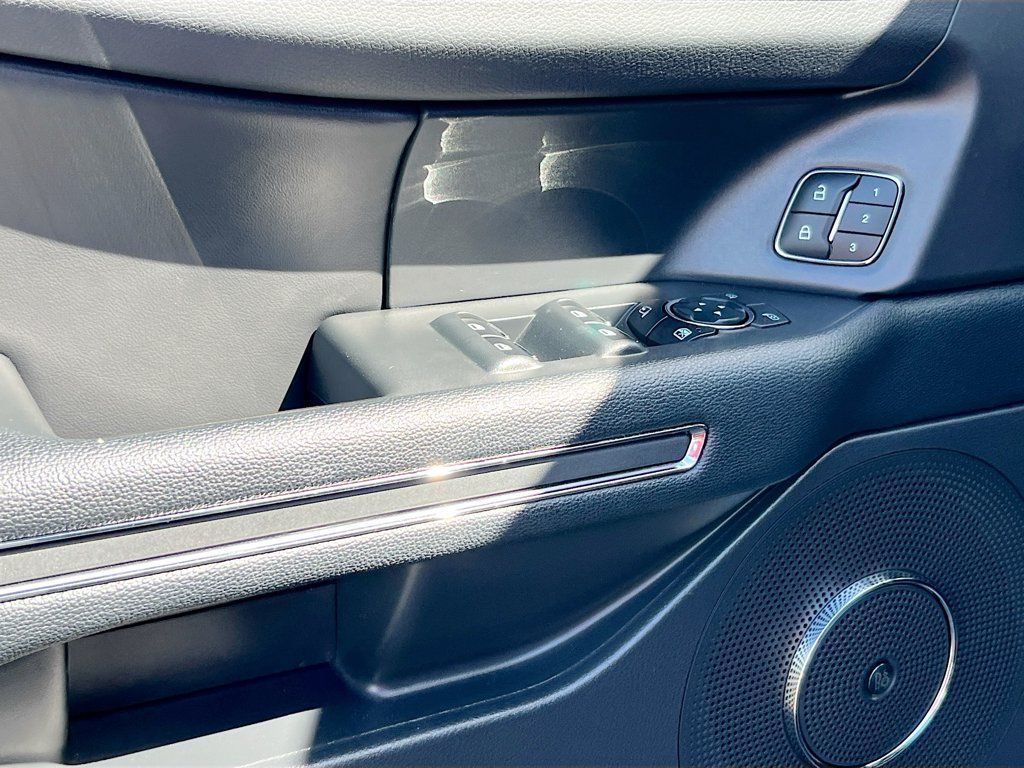 Used 2024 Ford Expedition Limited RWD image 18