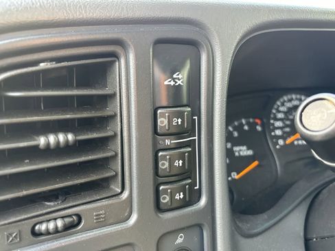 Used 2007 Chevrolet Silverado 2500 LT w/ Heavy-Duty Power Package image 11