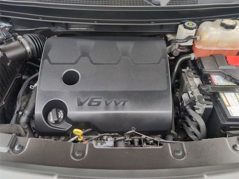 Certified 2021 Chevrolet Traverse LT image 28