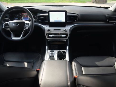 Used 2023 Ford Explorer XLT w/ Equipment Group 202A AWD/4WD image 8