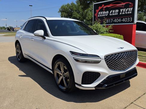 Used 2025 Genesis GV70 3.5T Sport w/ Sport Advanced Package AWD/4WD image 6