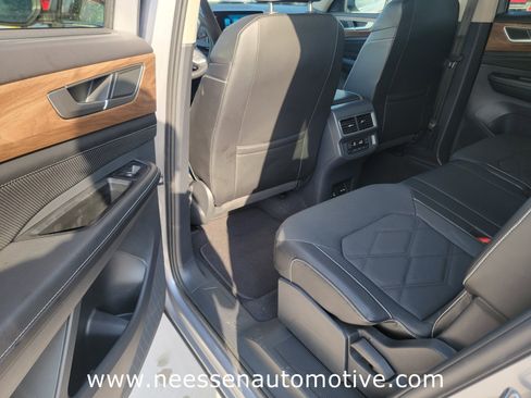 Used 2024 Volkswagen Atlas SE image 13