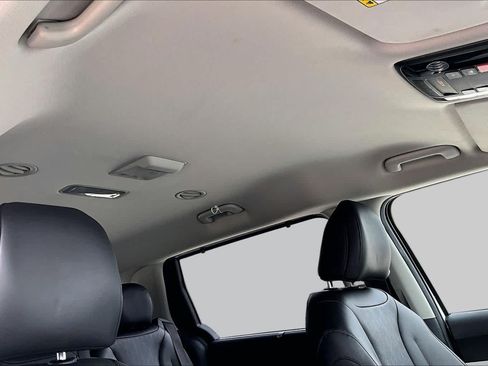 Used 2023 Kia Carnival EX FWD image 13