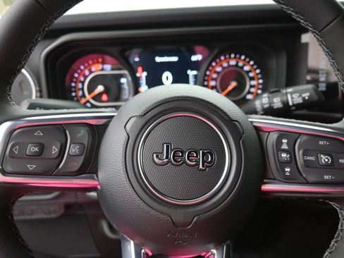 New 2026 Jeep Wrangler Unlimited Sahara AWD/4WD image 18