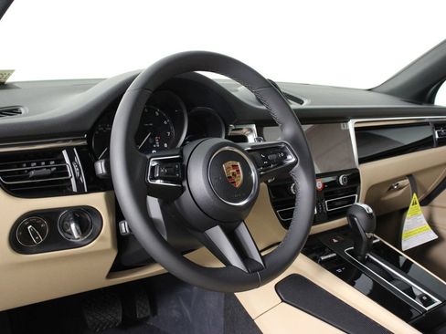 New 2026 Porsche Macan image 4